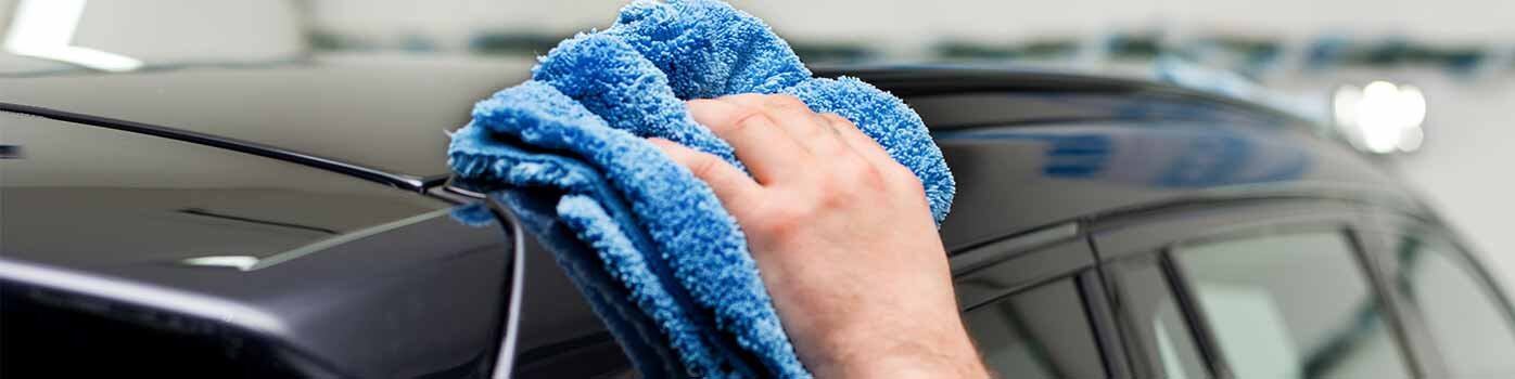 Silikonfreies Politur bei der Lackreinigung 