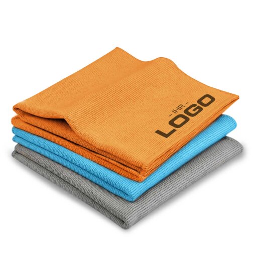 Gestapelte Profi-Microfasertücher mit gesäumtem Rand in Orange, Blau und Grau. Das oberste Tuch hat einen schwarzen Logodruck