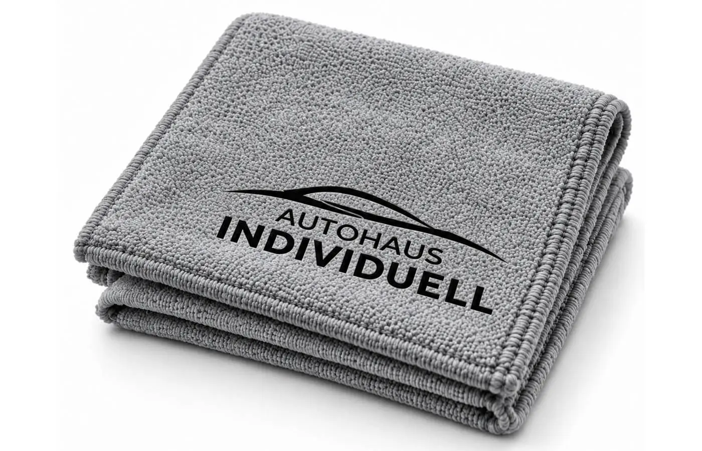 Gefaltetes graues Microfasertuch mit schwarzem Aufdruck „Autohaus Individuell“